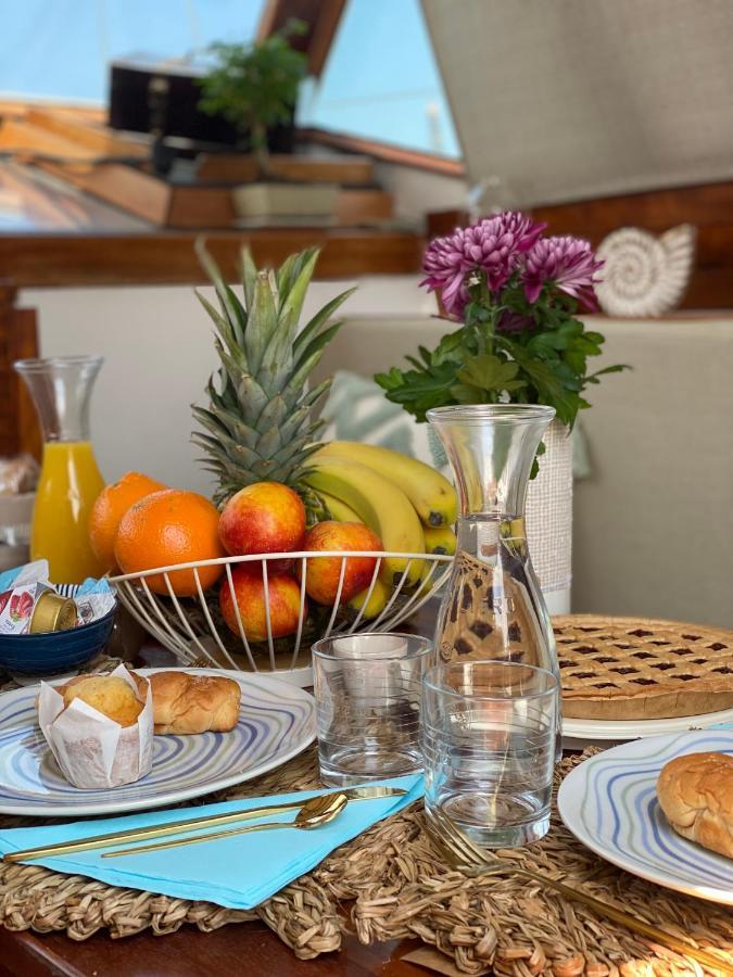 Sailing Nights Boat&breakfast